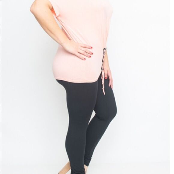 PEACH Plus Size Short Sleeve Top with super cute bottom tie! - Picture 2 of 3